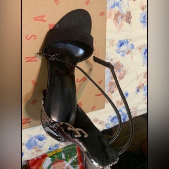 Brand new Black heels for sale - Picture 3 of 4